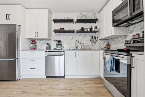 636 55 Avenue Sw, Calgary, AB - Indoor Photo Showing Kitchen