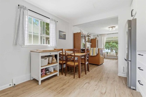 636 55 Avenue Sw, Calgary, AB - Indoor Photo Showing Dining Room