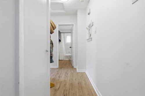 636 55 Avenue Sw, Calgary, AB - Indoor Photo Showing Other Room
