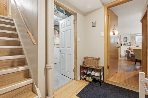 636 55 Avenue Sw, Calgary, AB - Indoor Photo Showing Other Room