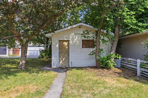636 55 Avenue Sw, Calgary, AB - Outdoor
