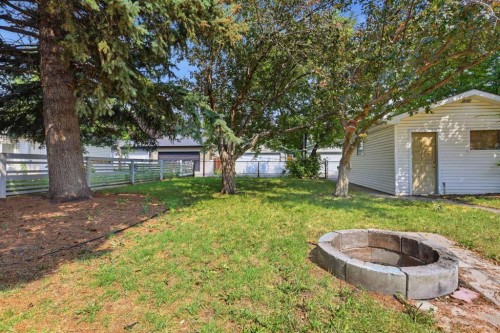 636 55 Avenue Sw, Calgary, AB - Outdoor