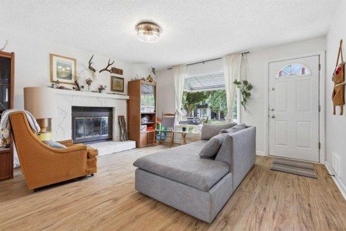 636 55 Avenue Sw, Calgary, AB - Indoor Photo Showing Living Room With Fireplace