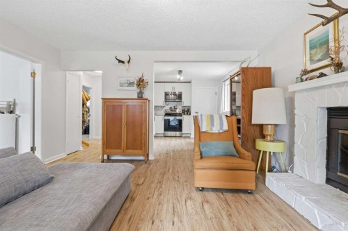 636 55 Avenue Sw, Calgary, AB - Indoor Photo Showing Living Room With Fireplace