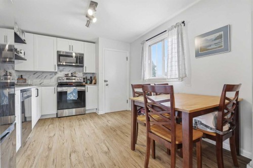 636 55 Avenue Sw, Calgary, AB - Indoor Photo Showing Other Room