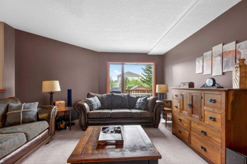 148 Sierra Madre Crescent Sw, Calgary, AB - Indoor Photo Showing Living Room