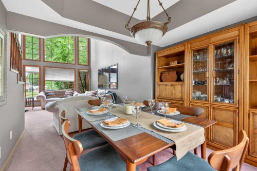 148 Sierra Madre Crescent Sw, Calgary, AB - Indoor Photo Showing Dining Room