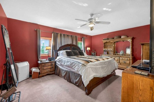 148 Sierra Madre Crescent Sw, Calgary, AB - Indoor Photo Showing Bedroom