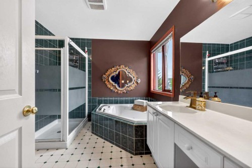 148 Sierra Madre Crescent Sw, Calgary, AB - Indoor Photo Showing Bathroom