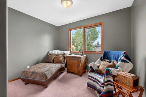 148 Sierra Madre Crescent Sw, Calgary, AB - Indoor Photo Showing Bedroom