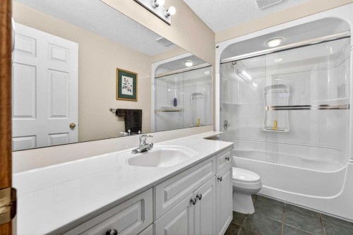 148 Sierra Madre Crescent Sw, Calgary, AB - Indoor Photo Showing Bathroom