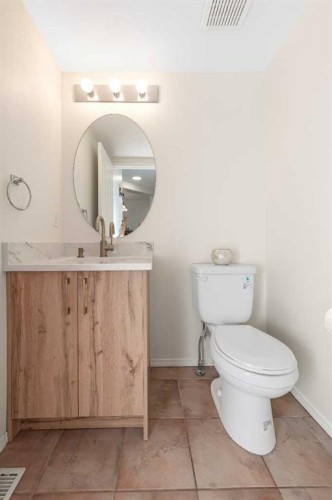 77 Citadel Ridge Green Nw, Calgary, AB - Indoor Photo Showing Bathroom
