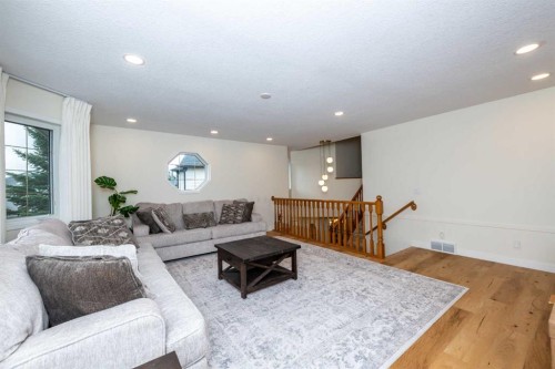 77 Citadel Ridge Green Nw, Calgary, AB - Indoor Photo Showing Living Room