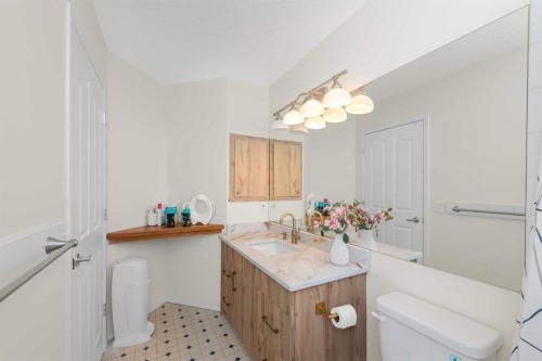 77 Citadel Ridge Green Nw, Calgary, AB - Indoor Photo Showing Bathroom