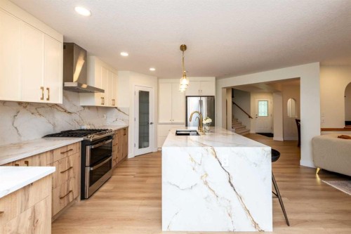 77 Citadel Ridge Green Nw, Calgary, AB - Indoor Photo Showing Kitchen With Upgraded Kitchen