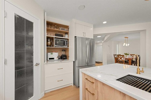 77 Citadel Ridge Green Nw, Calgary, AB - Indoor Photo Showing Kitchen