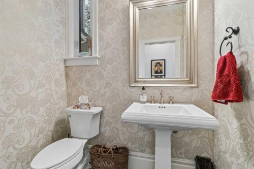 3922 16A Street Sw, Calgary, AB - Indoor Photo Showing Bathroom