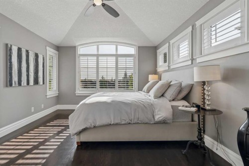 3922 16A Street Sw, Calgary, AB - Indoor Photo Showing Bedroom
