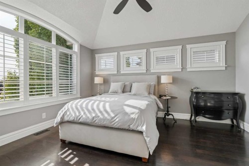3922 16A Street Sw, Calgary, AB - Indoor Photo Showing Bedroom
