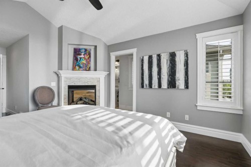3922 16A Street Sw, Calgary, AB - Indoor Photo Showing Bedroom
