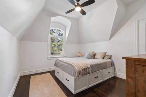 3922 16A Street Sw, Calgary, AB - Indoor Photo Showing Bedroom