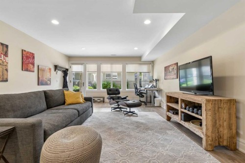 3922 16A Street Sw, Calgary, AB - Indoor Photo Showing Living Room