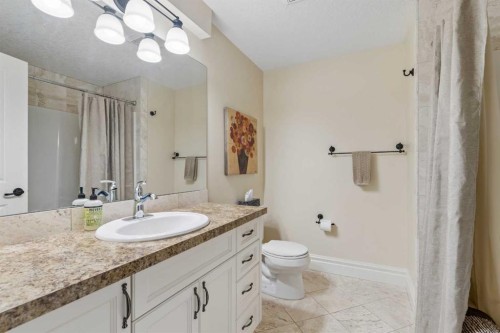 3922 16A Street Sw, Calgary, AB - Indoor Photo Showing Bathroom