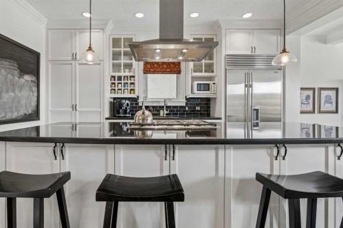3922 16A Street Sw, Calgary, AB - Indoor Photo Showing Kitchen With Upgraded Kitchen