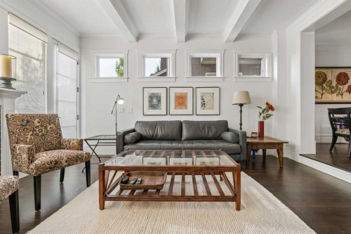3922 16A Street Sw, Calgary, AB - Indoor Photo Showing Living Room
