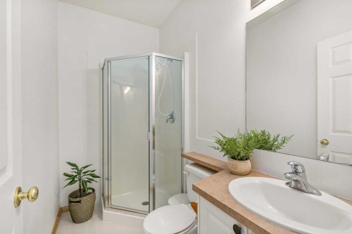 2-116 First Street, Cochrane, AB - Indoor Photo Showing Bathroom