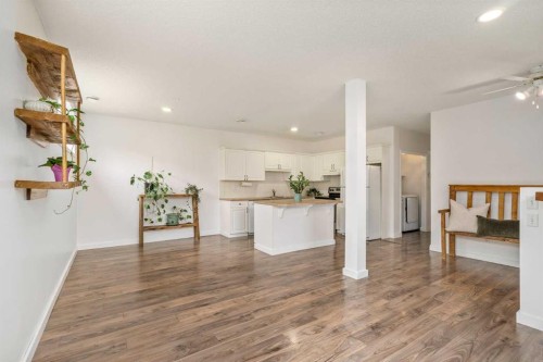 2-116 First Street, Cochrane, AB - Indoor Photo Showing Kitchen