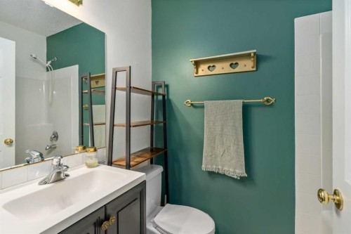 2-116 First Street, Cochrane, AB - Indoor Photo Showing Bathroom