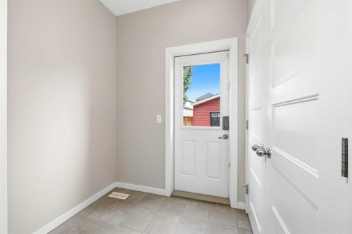 75 Legacy Glen Row Se, Calgary, AB - Indoor Photo Showing Other Room