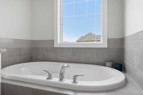 75 Legacy Glen Row Se, Calgary, AB - Indoor Photo Showing Bathroom