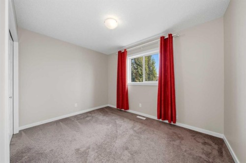 75 Legacy Glen Row Se, Calgary, AB - Indoor Photo Showing Other Room