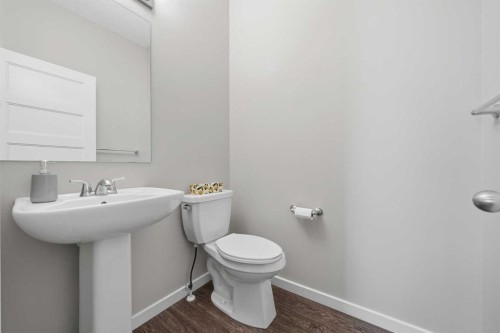 75 Legacy Glen Row Se, Calgary, AB - Indoor Photo Showing Bathroom