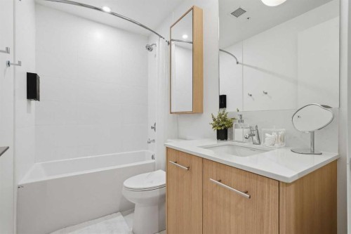 1213-730 2 Avenue Sw, Calgary, AB - Indoor Photo Showing Bathroom