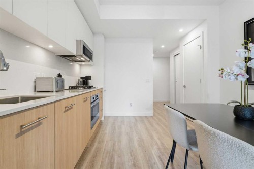 1213-730 2 Avenue Sw, Calgary, AB - Indoor Photo Showing Kitchen
