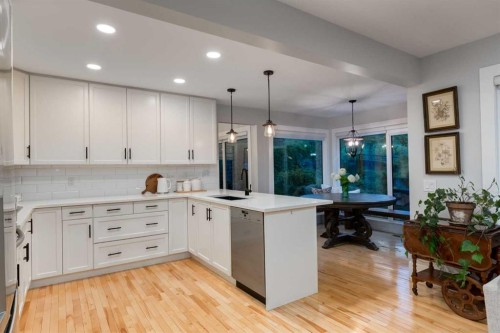 775 Strathcona Drive Sw, Calgary, AB - Indoor Photo Showing Kitchen With Upgraded Kitchen