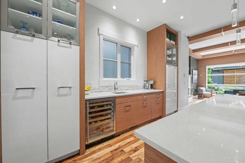2027 42 Avenue Sw, Calgary, AB - Indoor Photo Showing Bathroom
