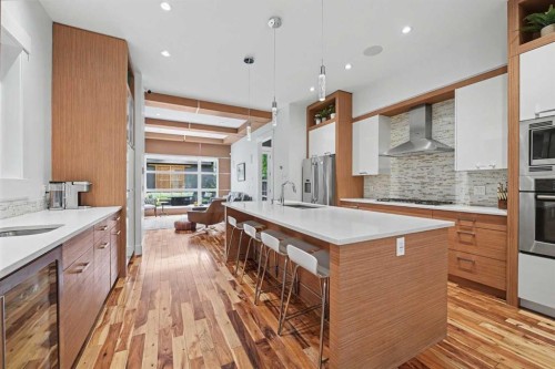 2027 42 Avenue Sw, Calgary, AB - Indoor Photo Showing Kitchen With Upgraded Kitchen