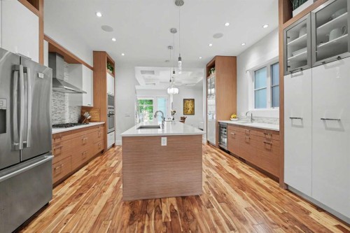 2027 42 Avenue Sw, Calgary, AB - Indoor Photo Showing Kitchen With Upgraded Kitchen
