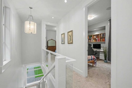 2027 42 Avenue Sw, Calgary, AB - Indoor Photo Showing Other Room