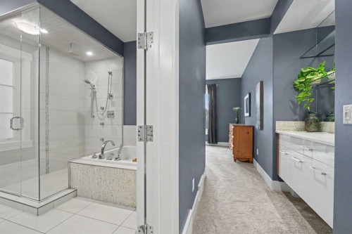 2027 42 Avenue Sw, Calgary, AB - Indoor Photo Showing Bathroom
