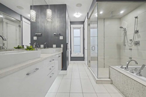 2027 42 Avenue Sw, Calgary, AB - Indoor Photo Showing Bathroom