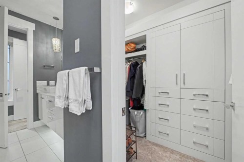 2027 42 Avenue Sw, Calgary, AB - Indoor