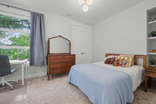 2027 42 Avenue Sw, Calgary, AB - Indoor Photo Showing Bedroom
