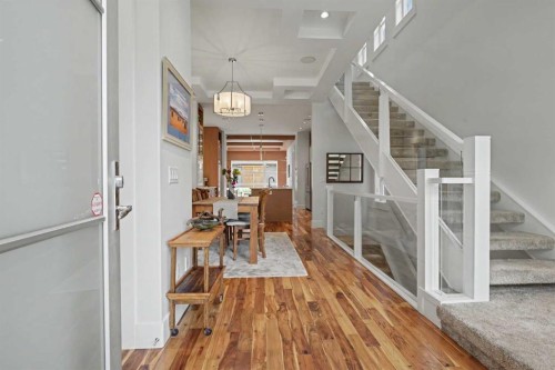 2027 42 Avenue Sw, Calgary, AB - Indoor Photo Showing Other Room