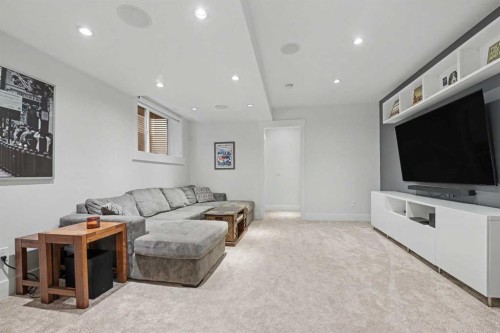 2027 42 Avenue Sw, Calgary, AB - Indoor Photo Showing Living Room