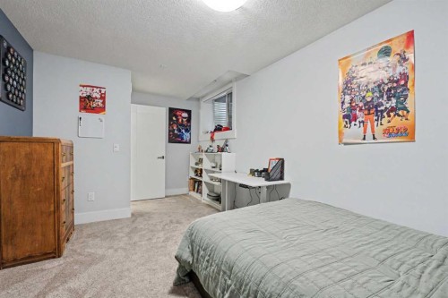 2027 42 Avenue Sw, Calgary, AB - Indoor Photo Showing Bedroom